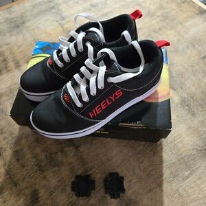 Heelys Mens Black and Red Sneaker Skates Sz 7 EUC like New
